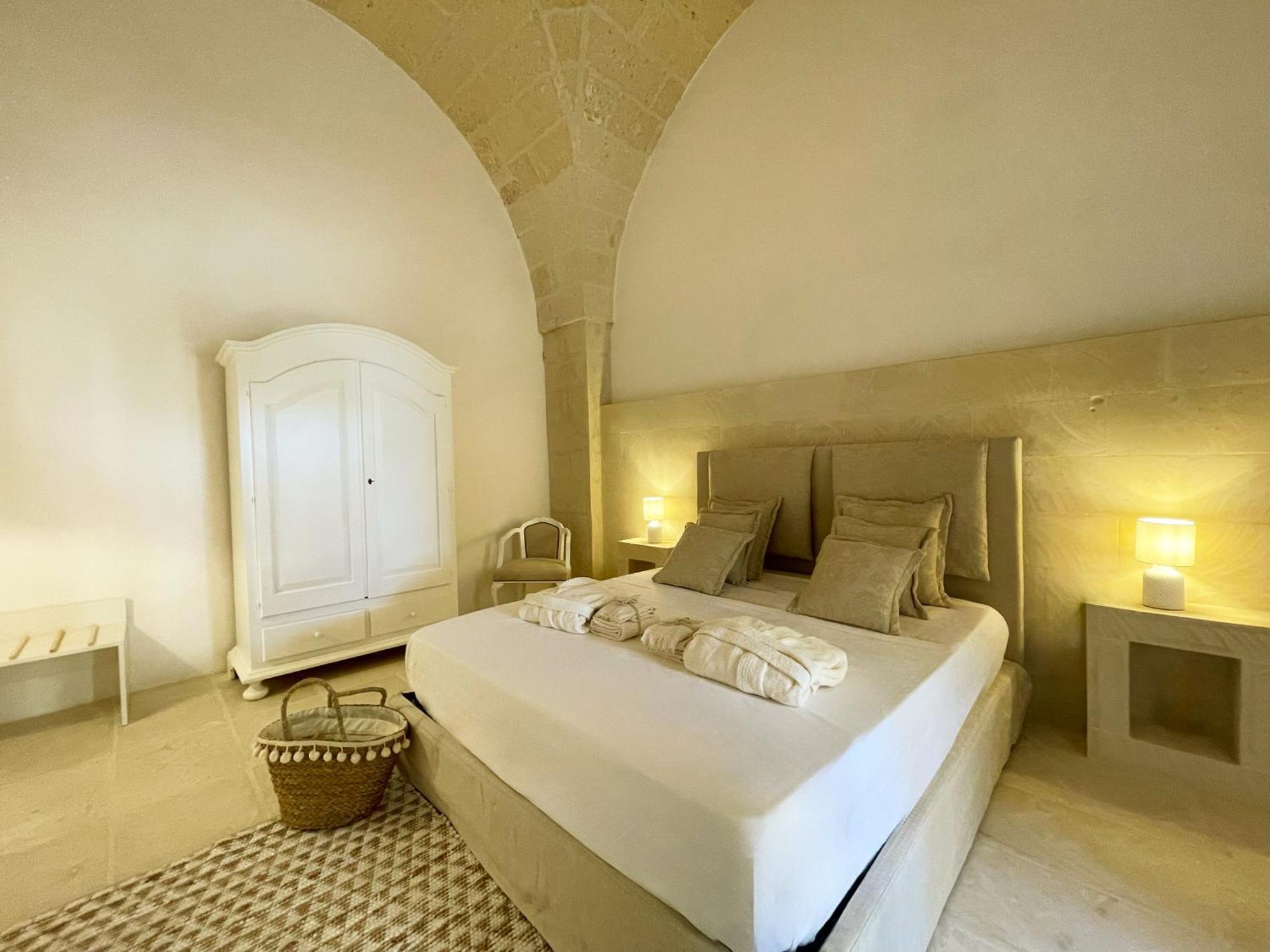 Bed and Breakfast Masseria Paralupi Lecce Exterior foto